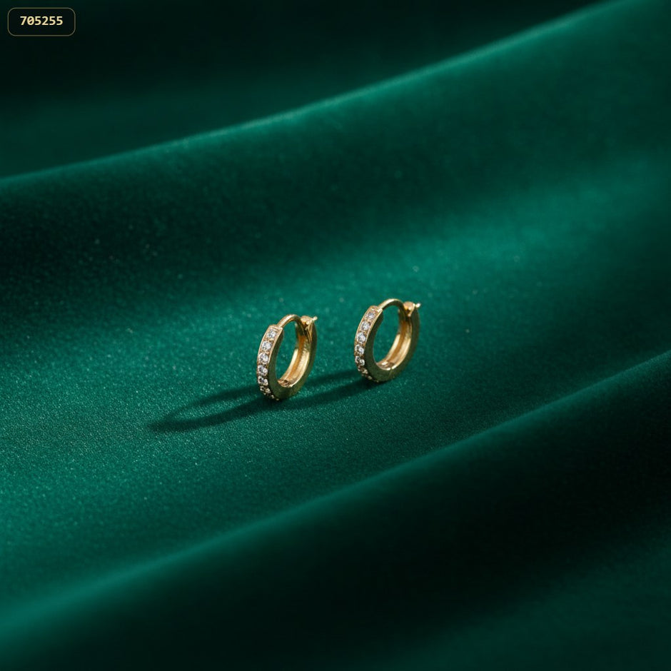 Candonga Huggie Zircones 10*8MM G1.7MM - fondo verde