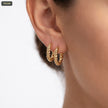 Candonga Huggie Trenzada 10*9MM G3MM - con modelo