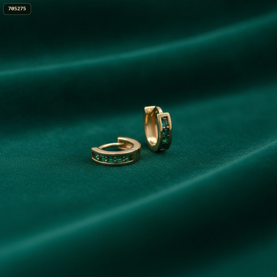 Candonga Huggie Zircones Esmeralda 9*8MM G3MM - fondo blanco