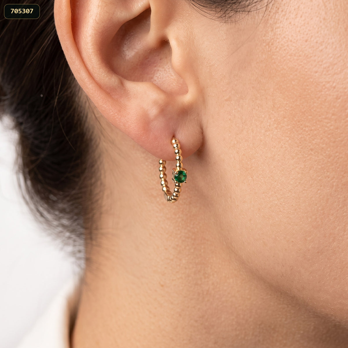 Arete Argolla 15MM con Solitario Verde - con modelo