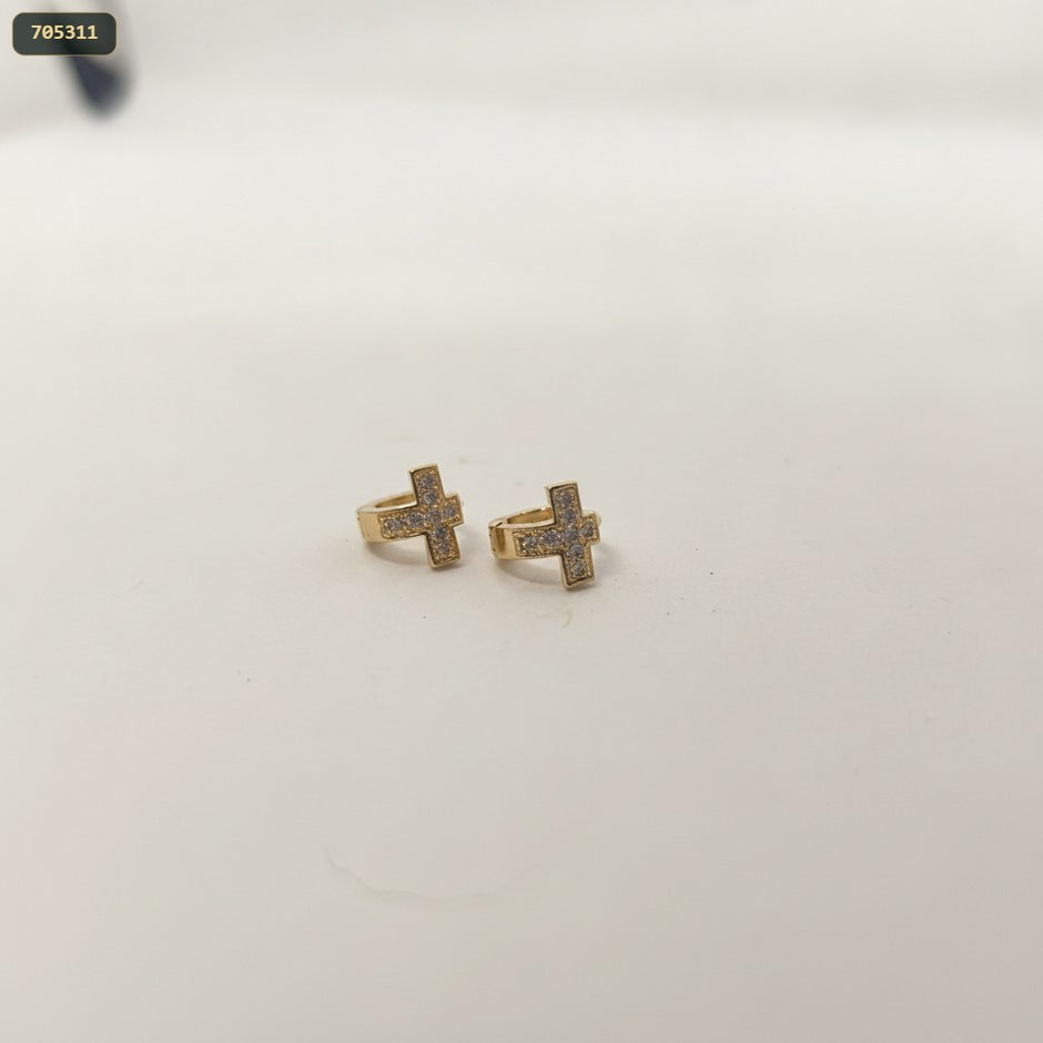 Arete Aro 9MM con Cruz Cristal - fondo blanco