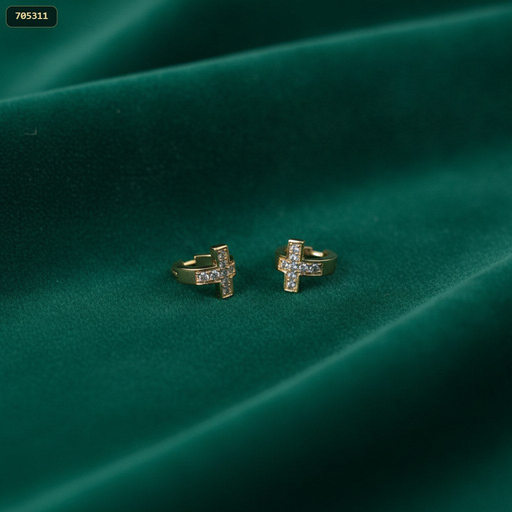 Arete Aro 9MM con Cruz Cristal - fondo verde