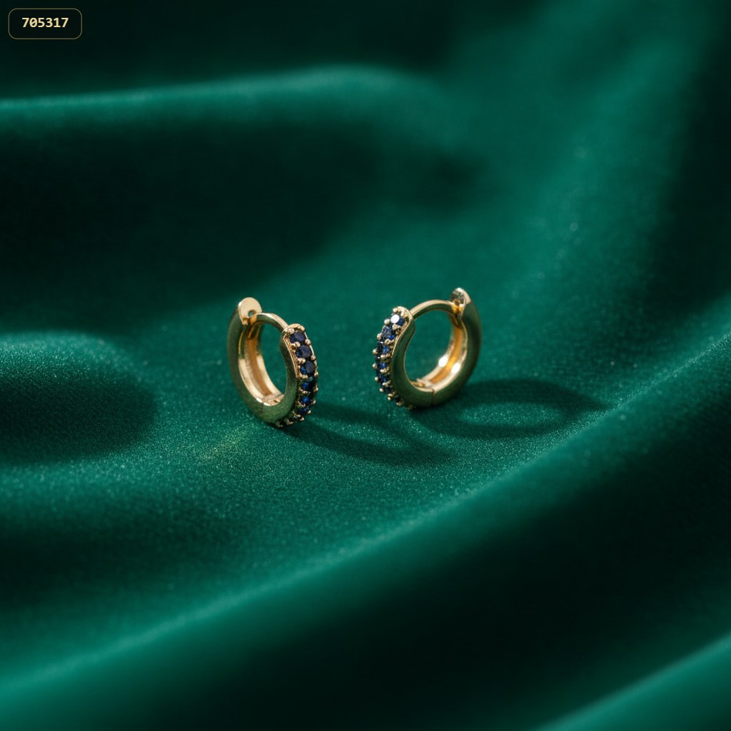 Arete Aro 10MM con Piedras Negras - fondo verde