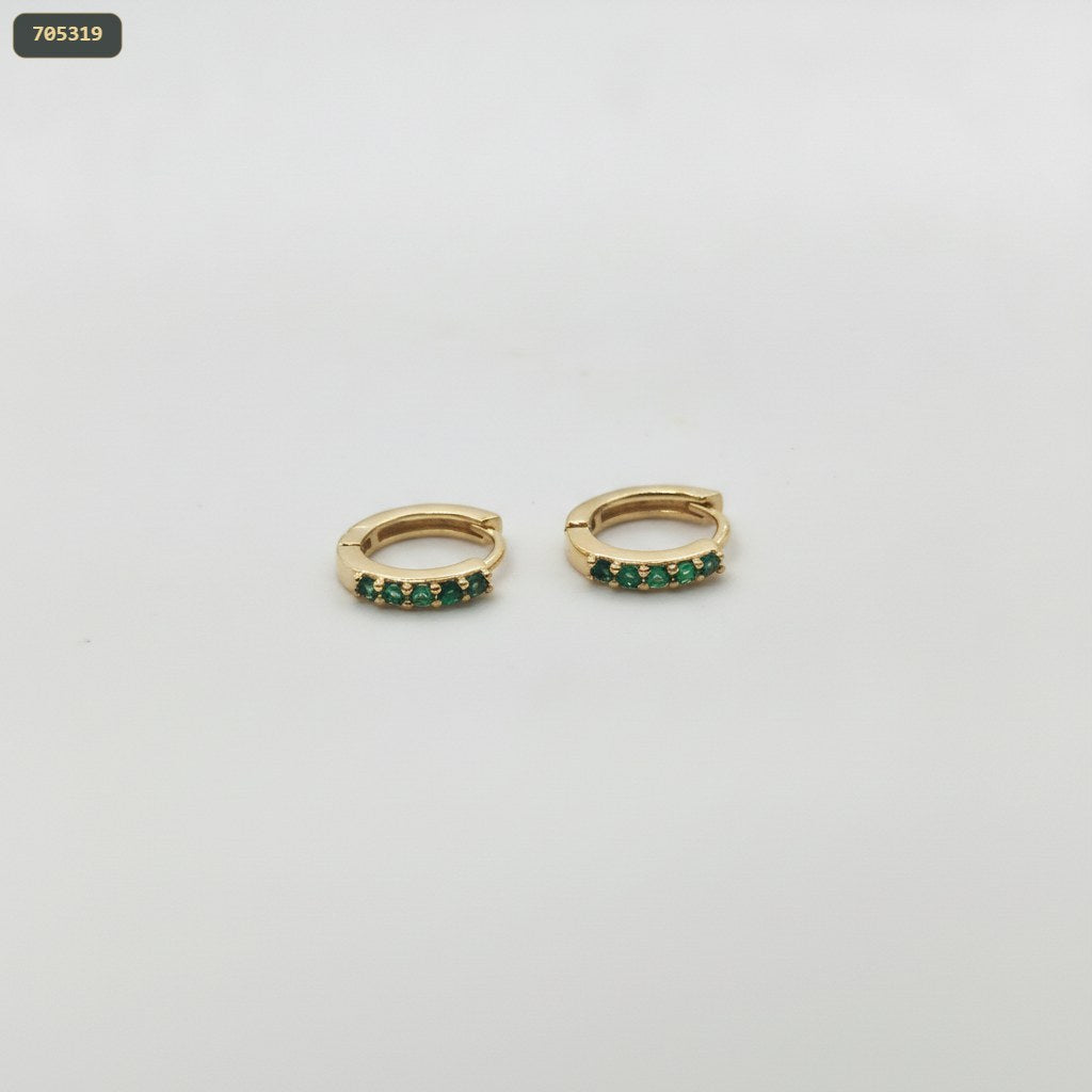 Arete Aro 13MM con 5 Piedras Verde - fondo blanco