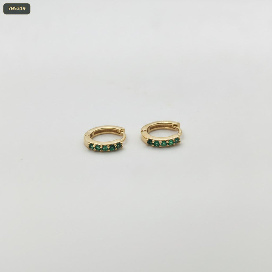 Arete Aro 13MM con 5 Piedras Verde - fondo blanco