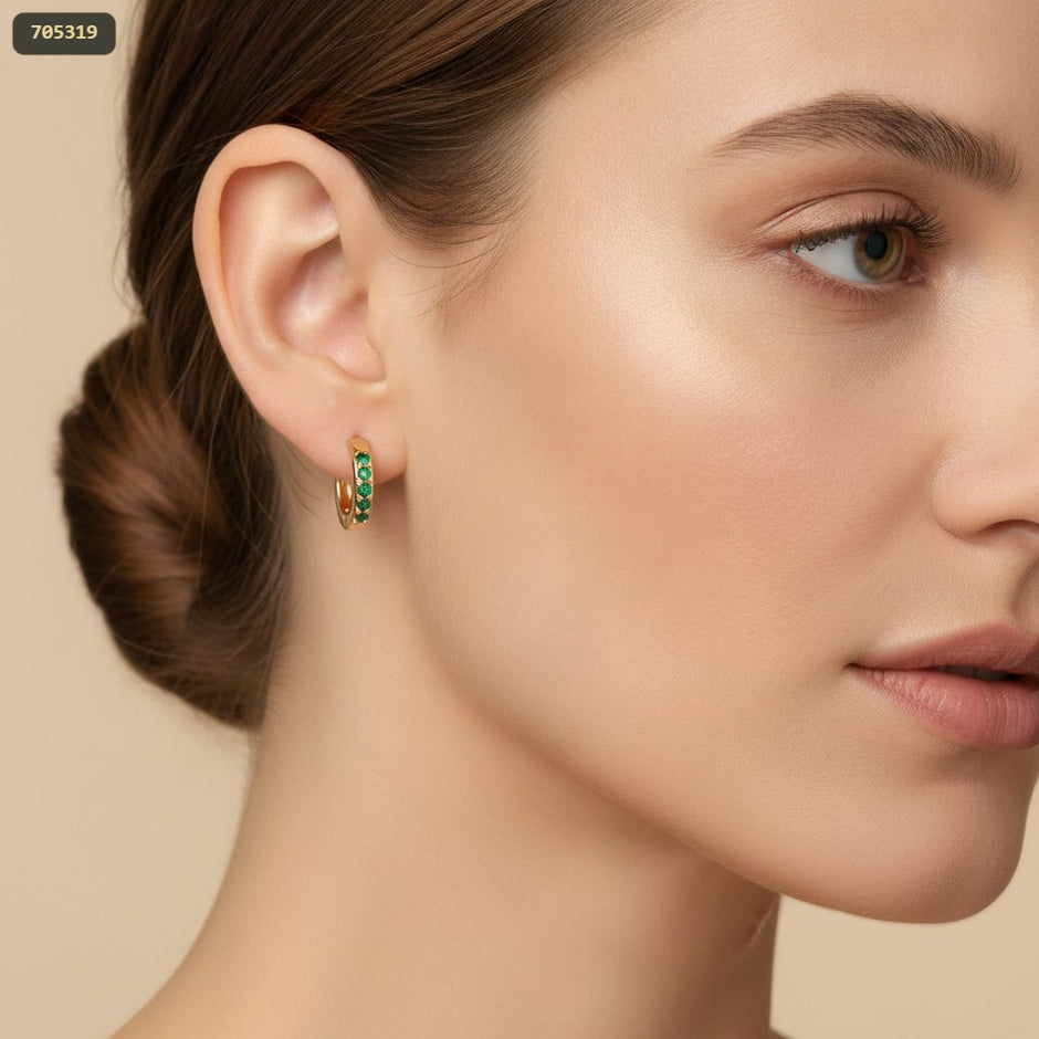 Arete Aro 13MM con 5 Piedras Verde - con modelo