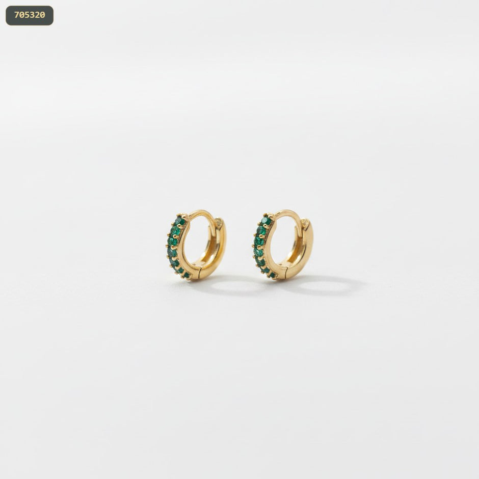 Arete Aro 10MM con Piedras Verde - fondo blanco