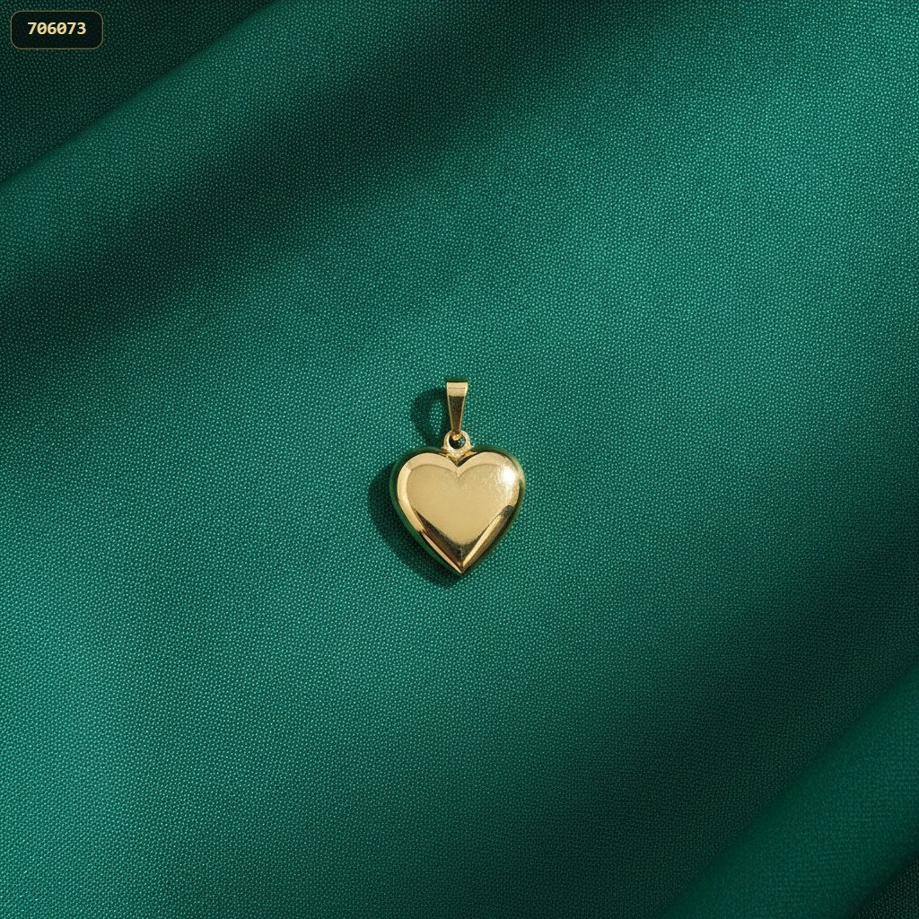Dije Corazon Pomposo 27MM - con modelo