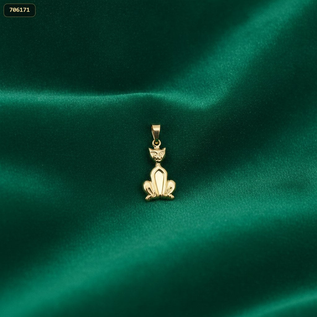 Dije Gato Dorado - fondo verde
