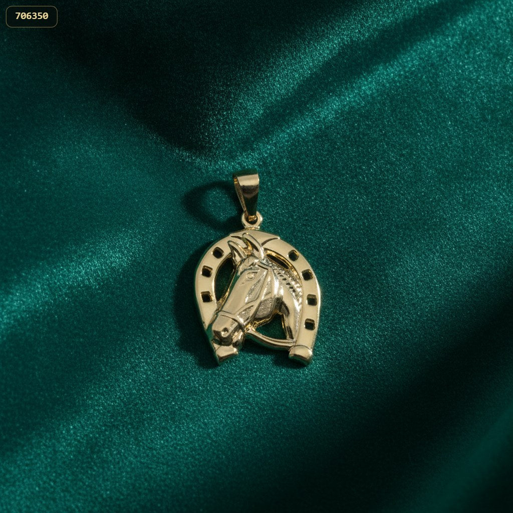 Dije Herradura Caballo Dorado - fondo verde