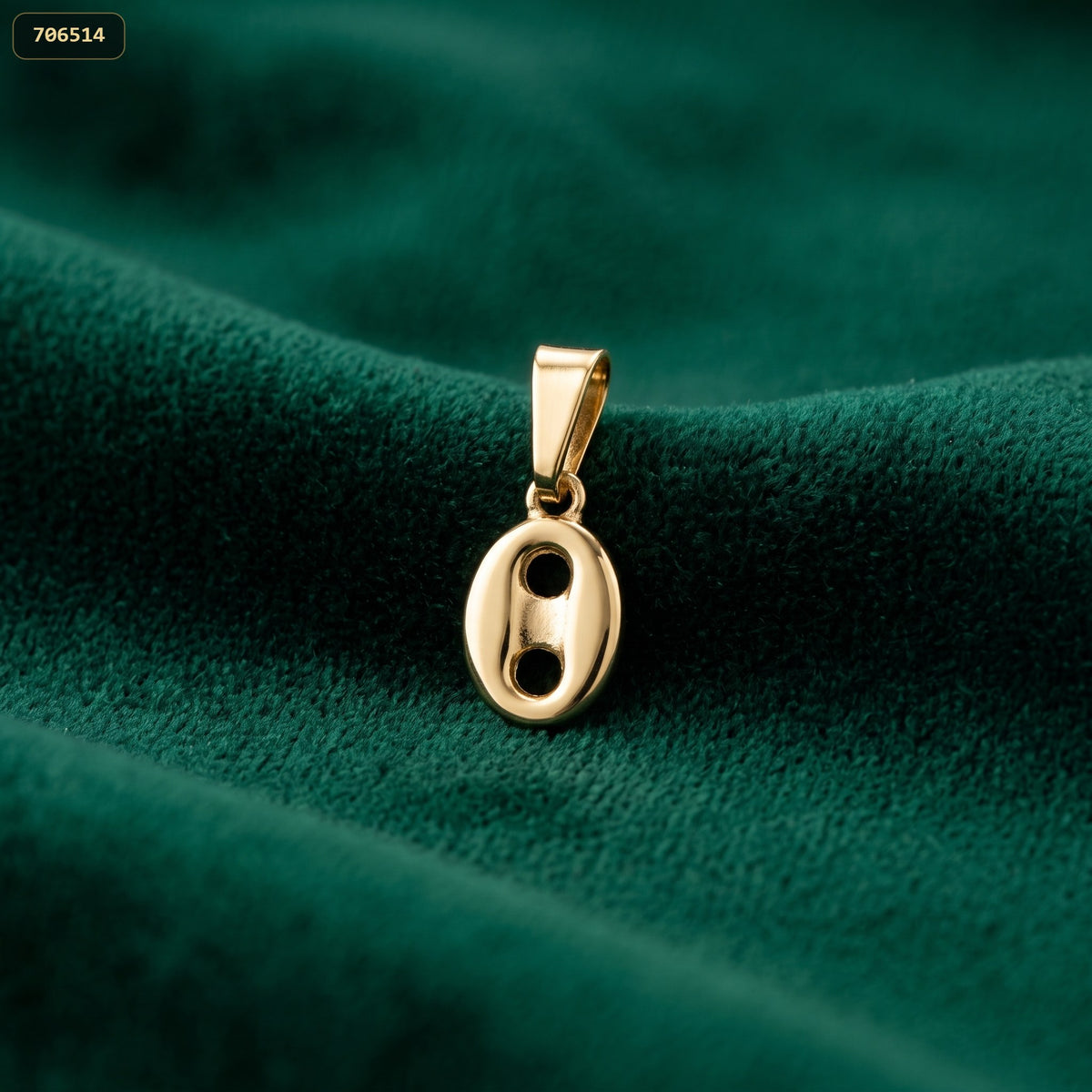 Dije Gucci 9.8MM - fondo verde