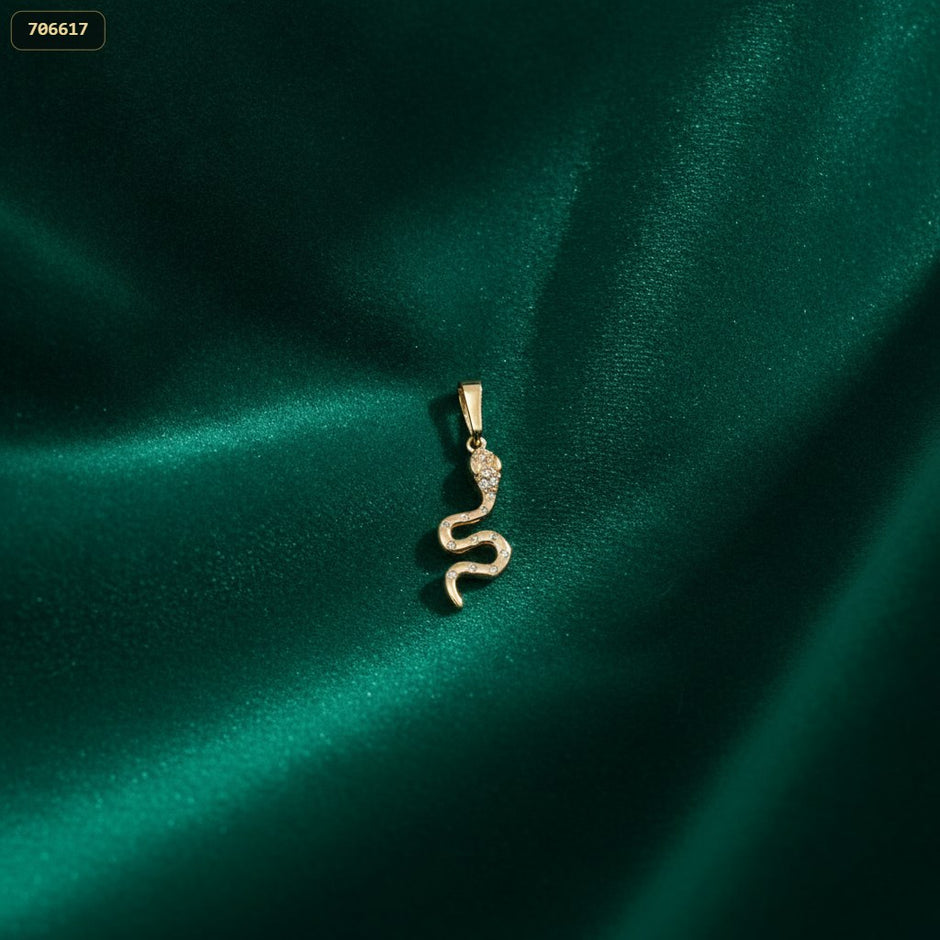 Dije Serpiente Puntos Zircones - fondo verde