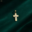 Dije Cruz Plana Cristo Plateador 14*27MM - fondo blanco