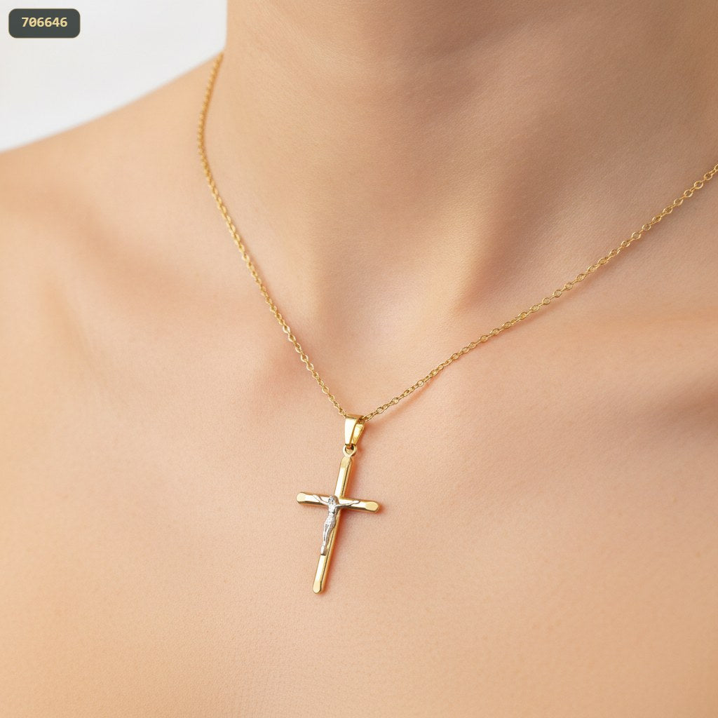Dije Cruz Cristo Planeado Puntas Planas 19*36MM - con modelo