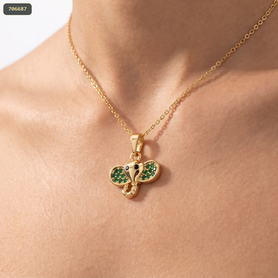 Dije Elefante con Zircones Verdes - con modelo