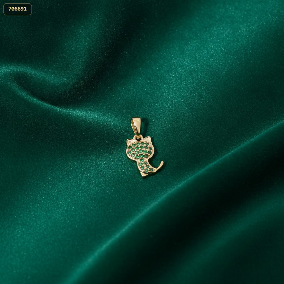 Dije Gato con Piedra Verde - fondo verde