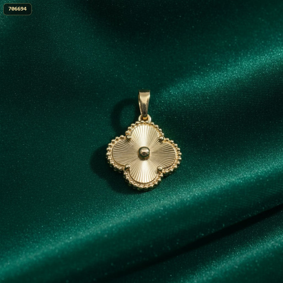 Dije Trébol Doble Diamante - fondo verde