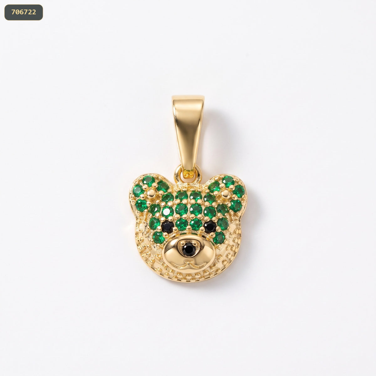 Dije Cara Oso con Zircones Verdes y Plateados - fondo blanco