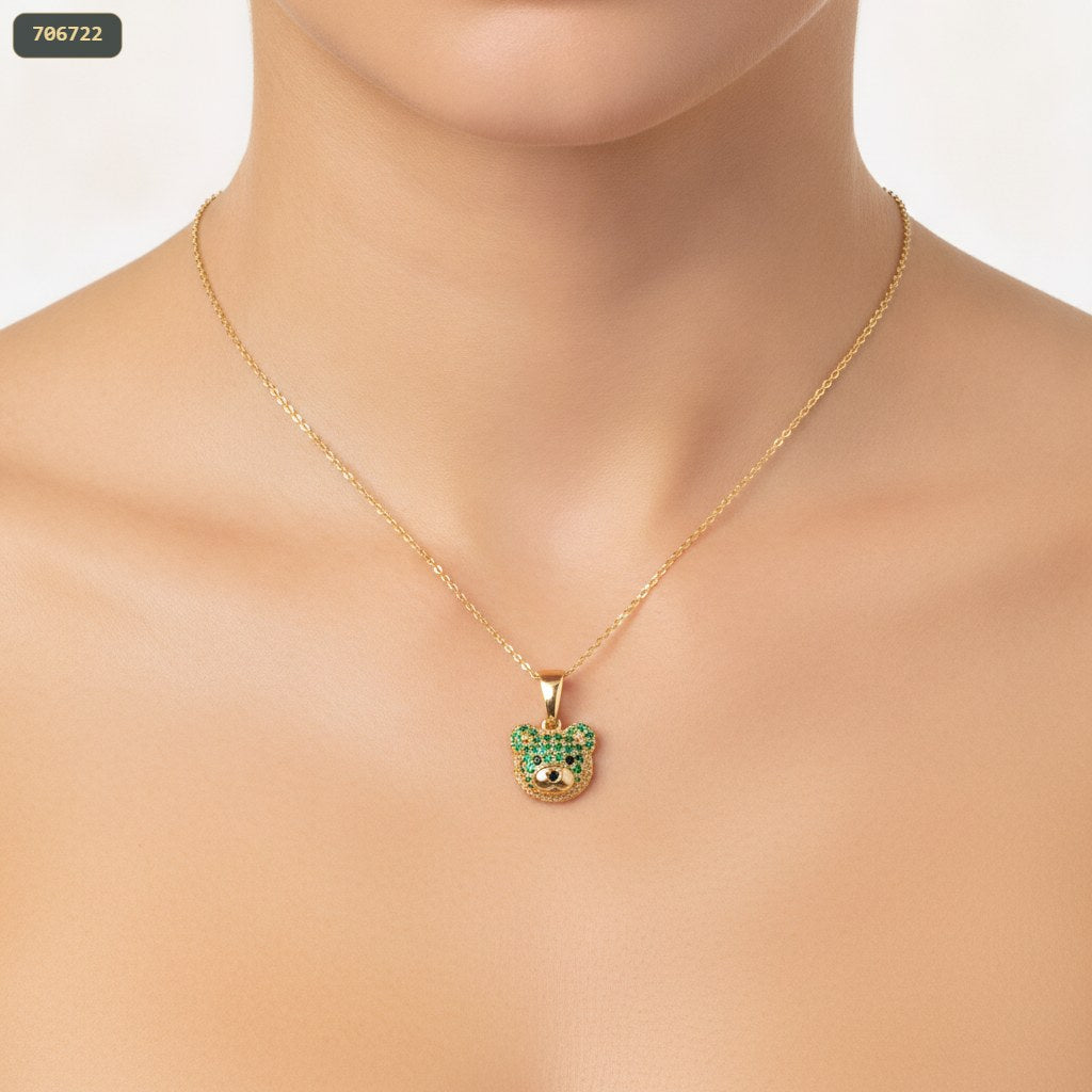 Dije Cara Oso con Zircones Verdes y Plateados - con modelo
