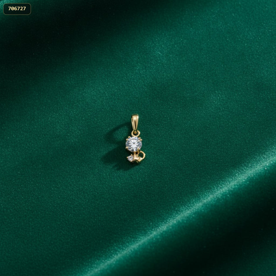 Dije Gato 14MM con Zircon - fondo verde