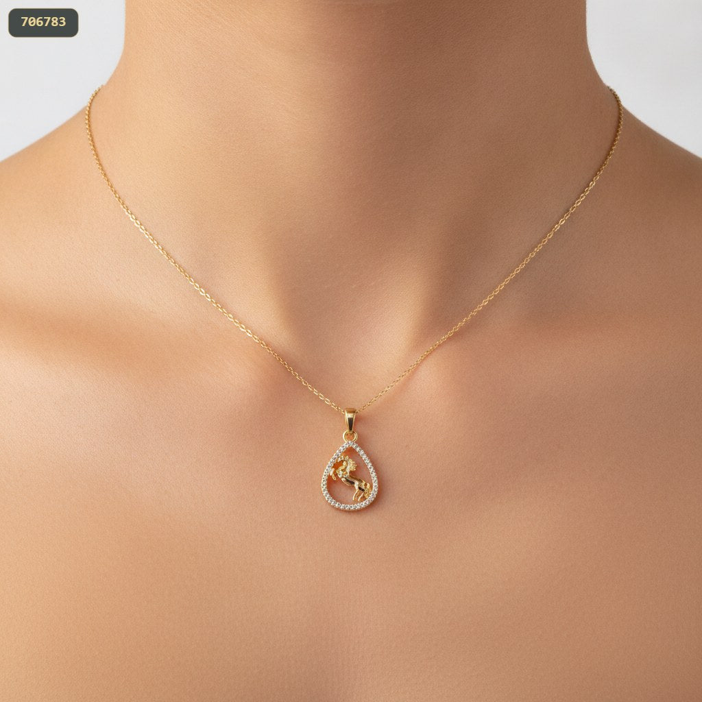 Dije Gota Zircones Caballo Estampado - con modelo
