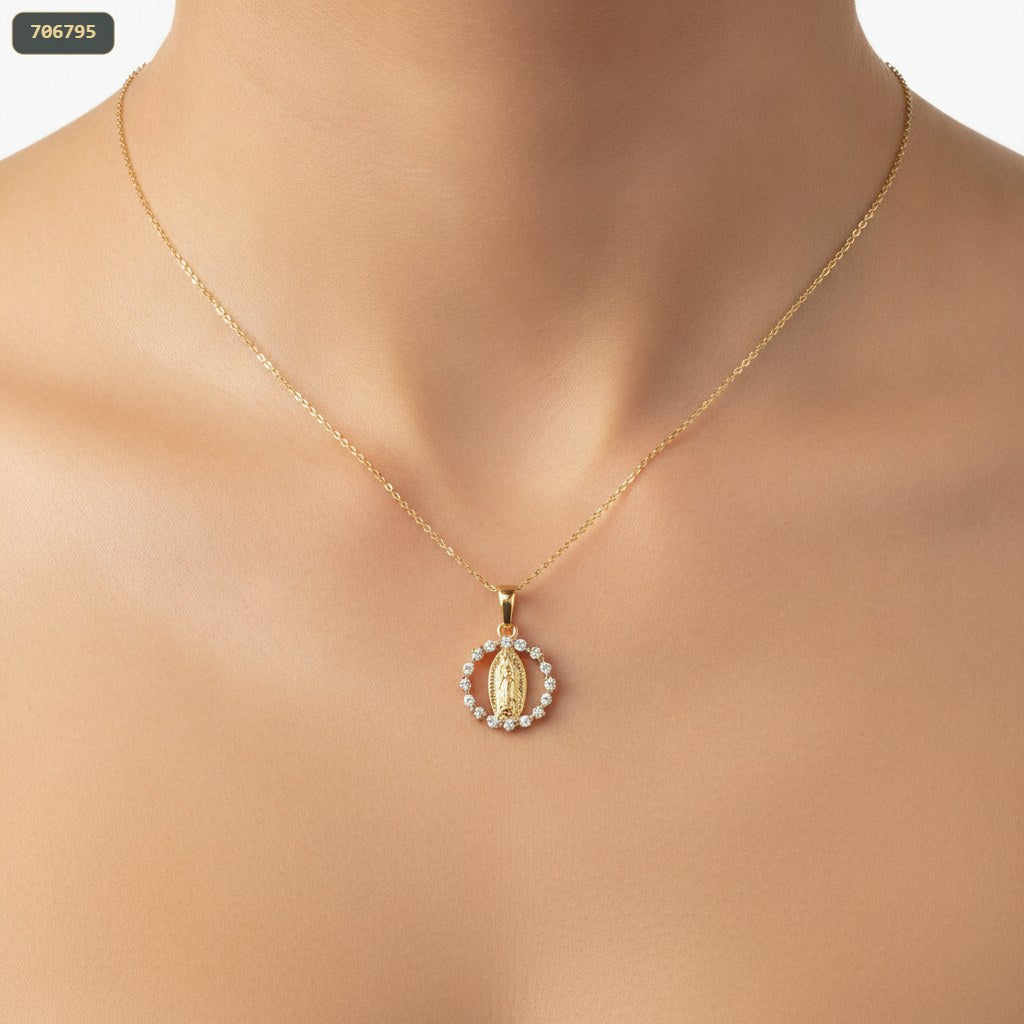 Dije Medalla Guadalupe 16MM Bordado - con modelo