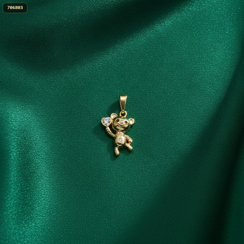 Dije Oso Mano Levantada con Corazon Zircon - fondo verde