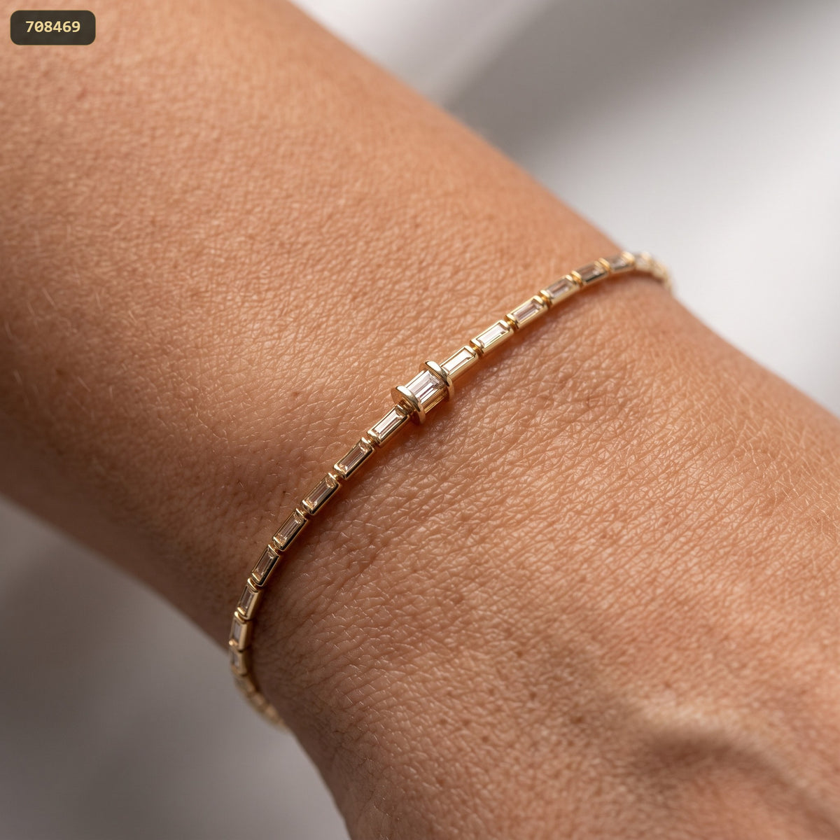 Pulsera Tipo Tennis Baguette/centro Pasante Cristal 18CM - con modelo