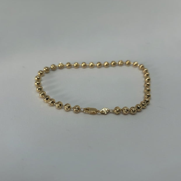 Pulsera de Latón con Bolitas Diamantadas Rayadas de 4 Mm 21CM - fondo verde
