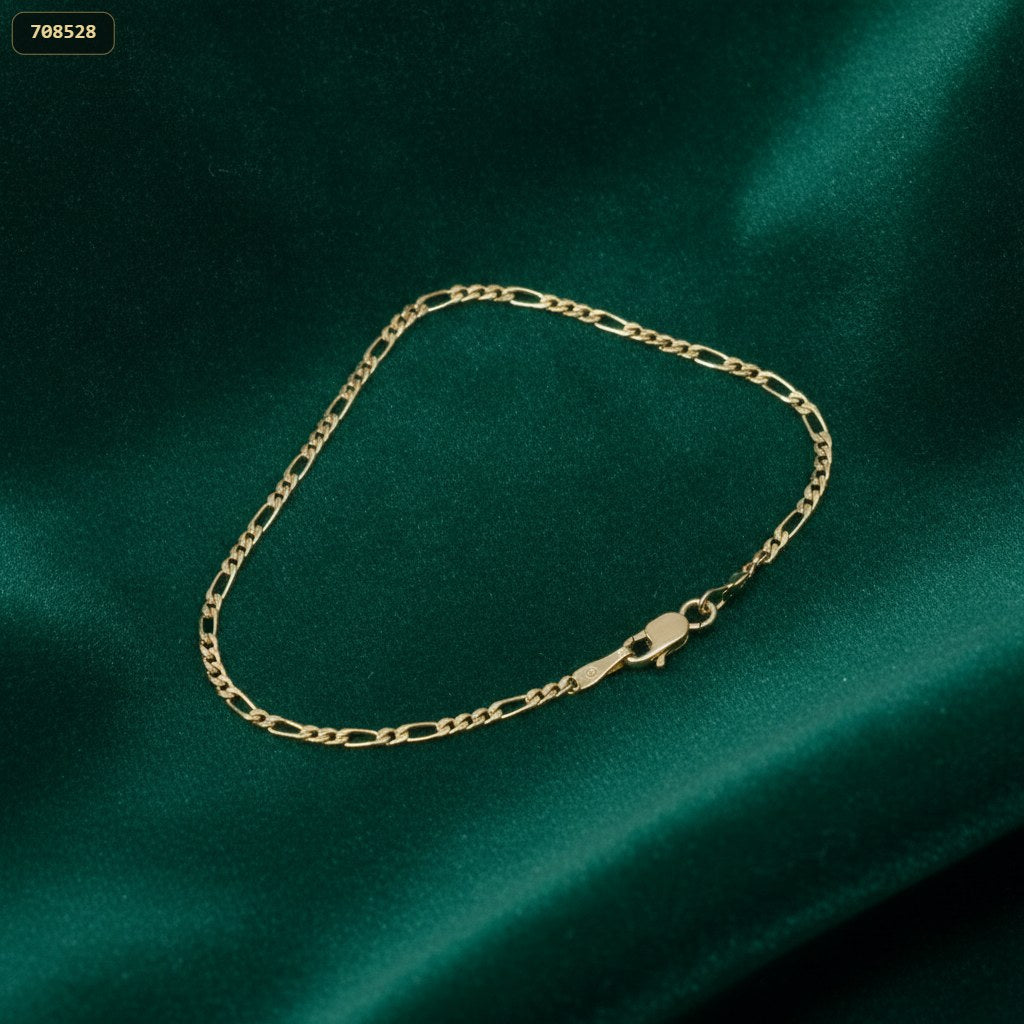 Pulsera Dorada Hilo - con modelo