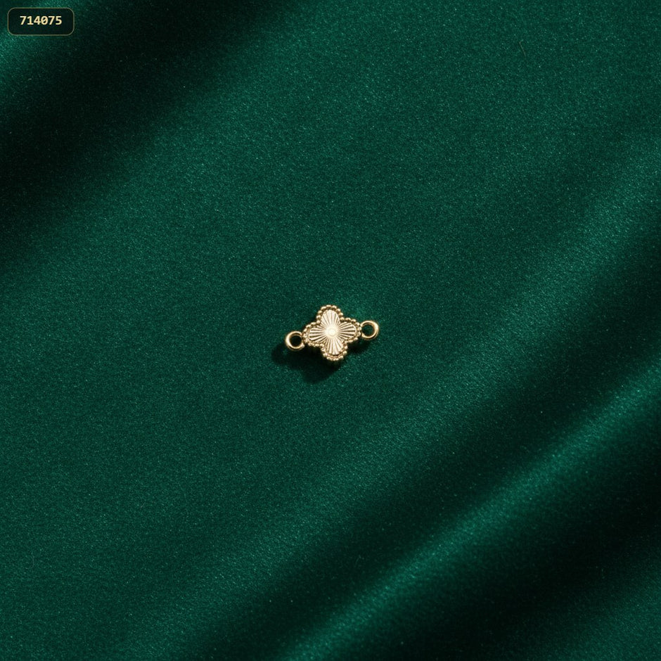 Pasante Corazon 8*8MM Zircones Cubicos - fondo verde